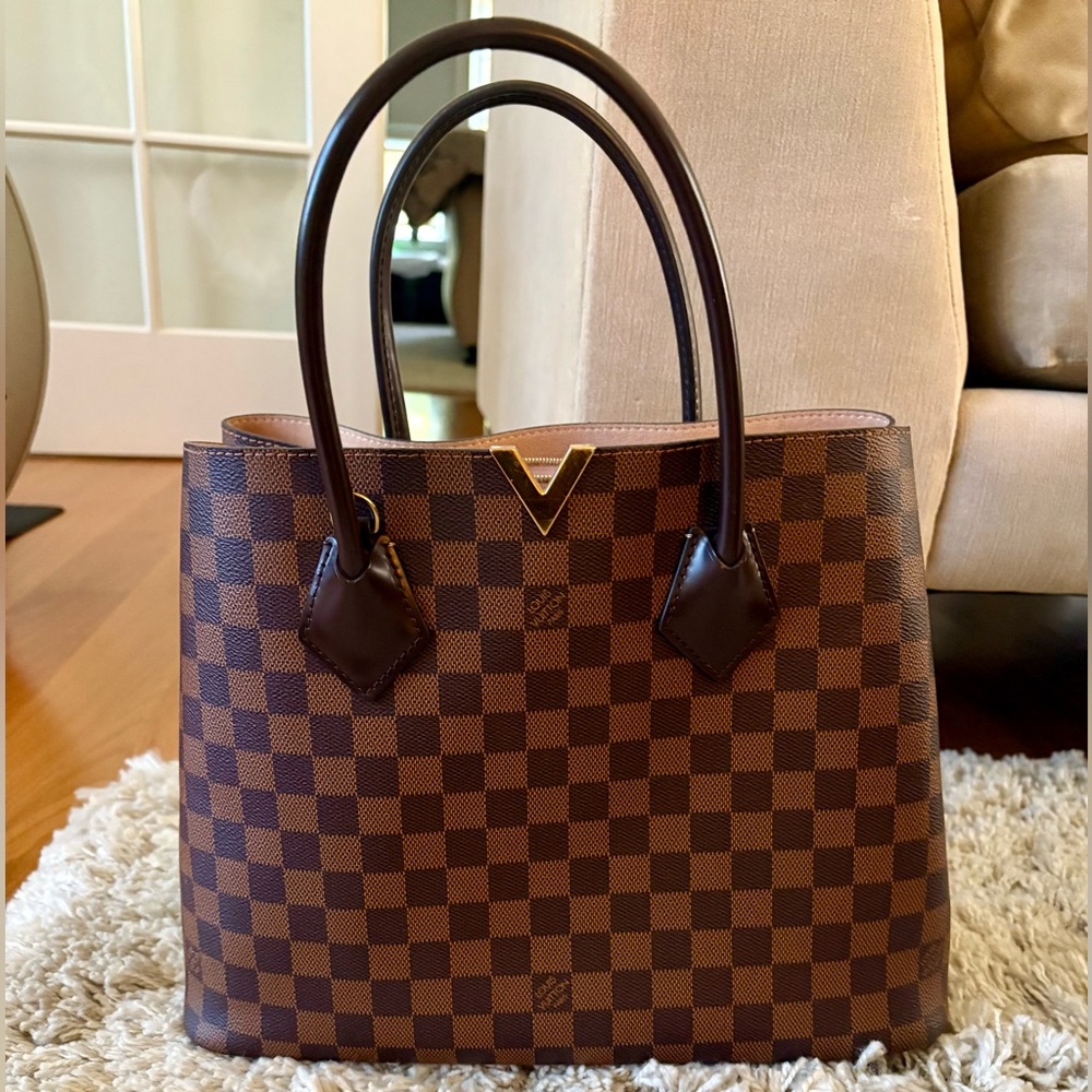 Louis Vuitton Damier Ebene Kensington top handle bag
